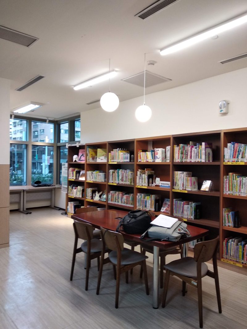 109年1-3樓打造你我的「書式生活圈」計畫－閱讀角及書展區策畫設計優化整修工程委託規劃設計 照片5